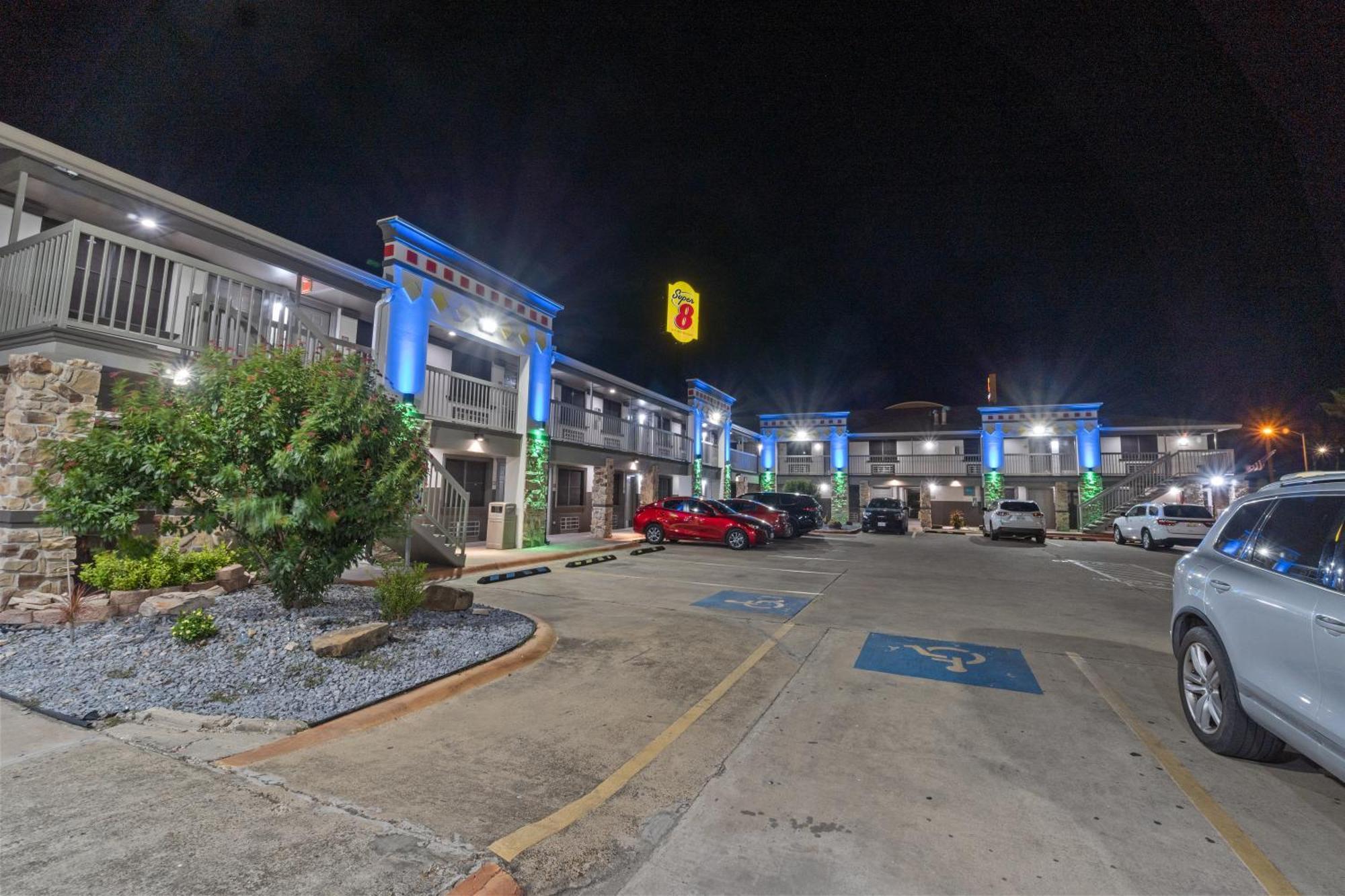 Super 8 By Wyndham Mcallen-Downtown-Airport-La Plaza Mall Motel Exterior photo