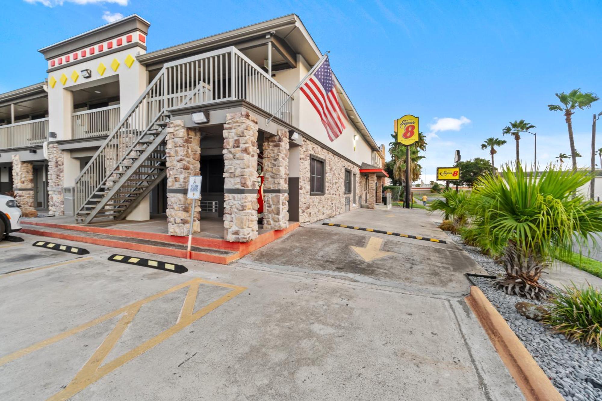 Super 8 By Wyndham Mcallen-Downtown-Airport-La Plaza Mall Motel Exterior photo