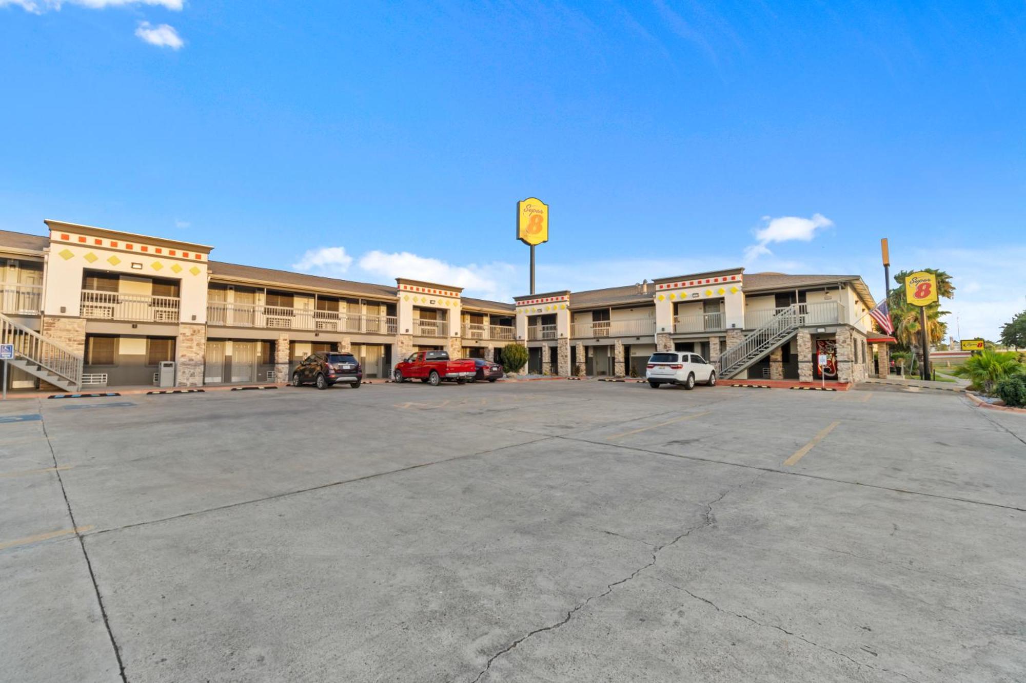 Super 8 By Wyndham Mcallen-Downtown-Airport-La Plaza Mall Motel Exterior photo